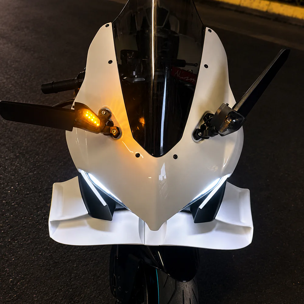 675SR / 675SS Windshield detail 8