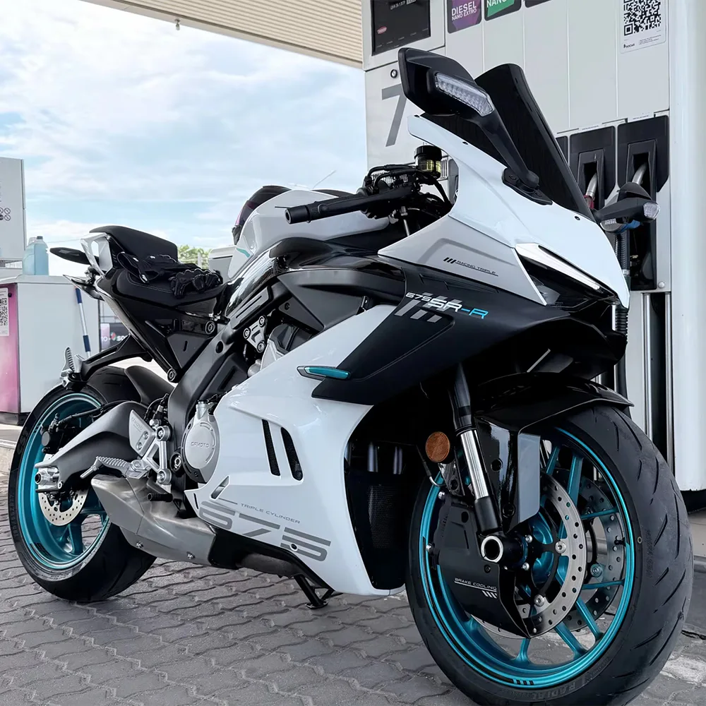 675SR-R Windshield detail 8
