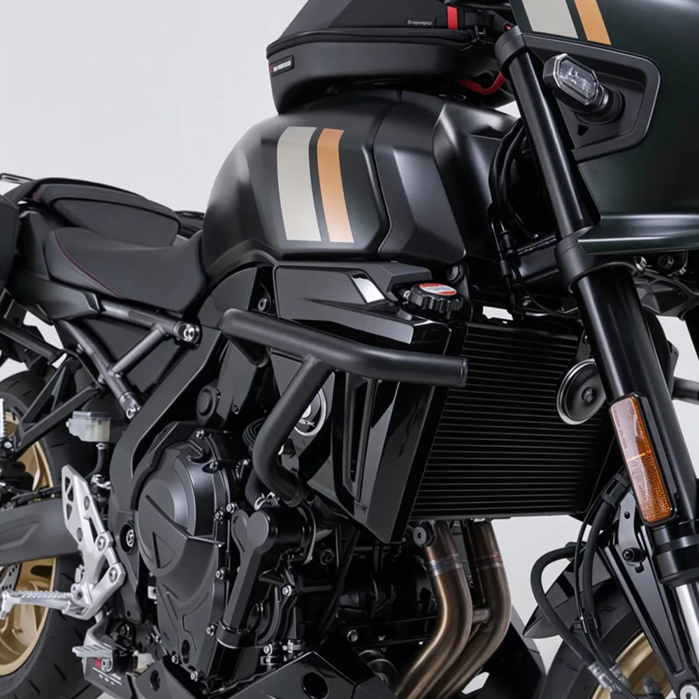 GSX-8T / GSX-8TT Crash Bars detail 5