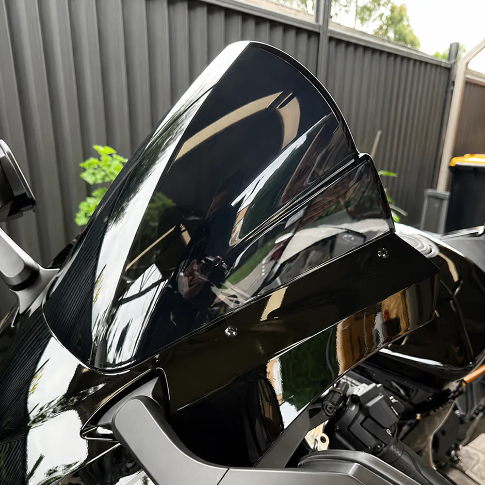 YZF-R9 Windshield detail 6