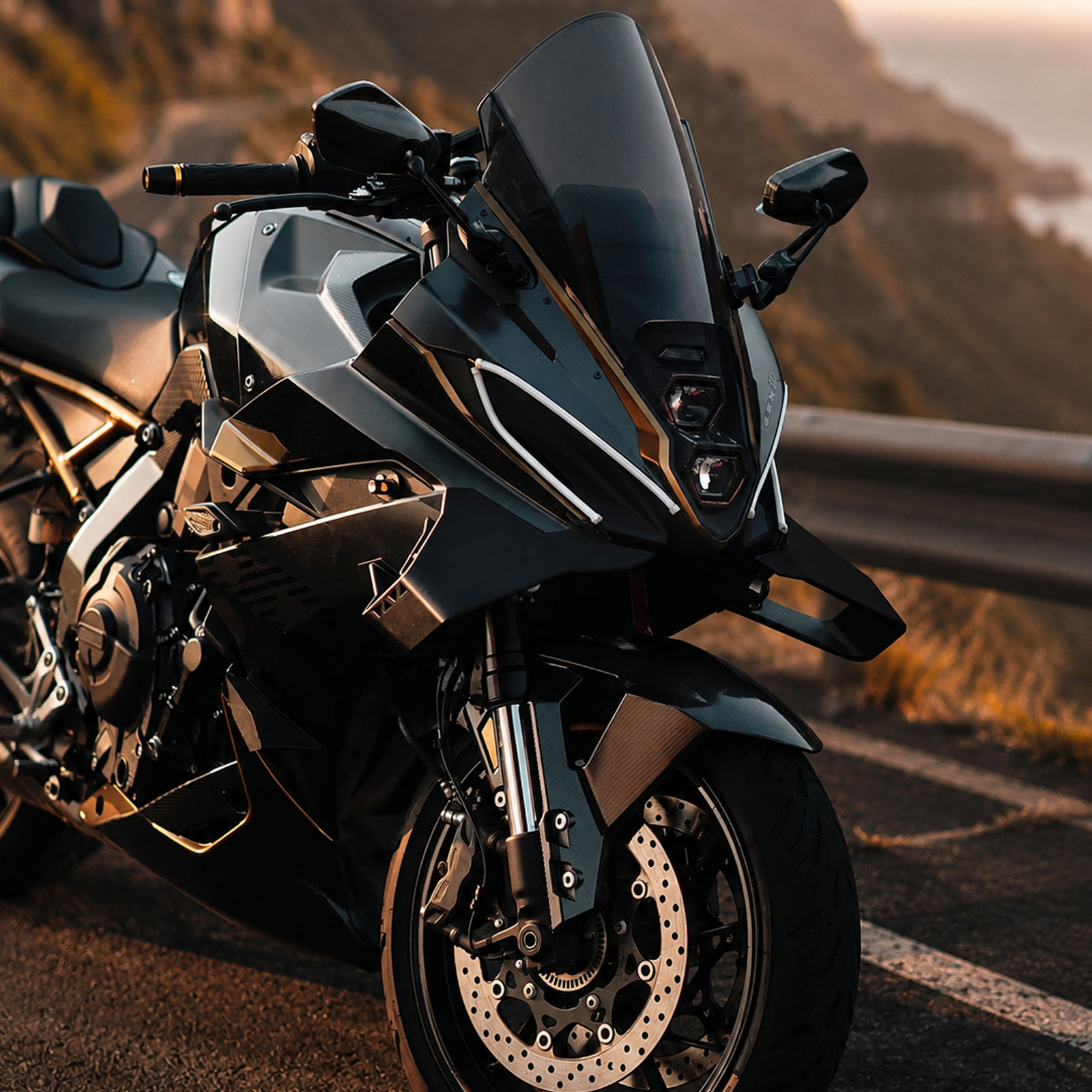 GSX-8R detail 3
